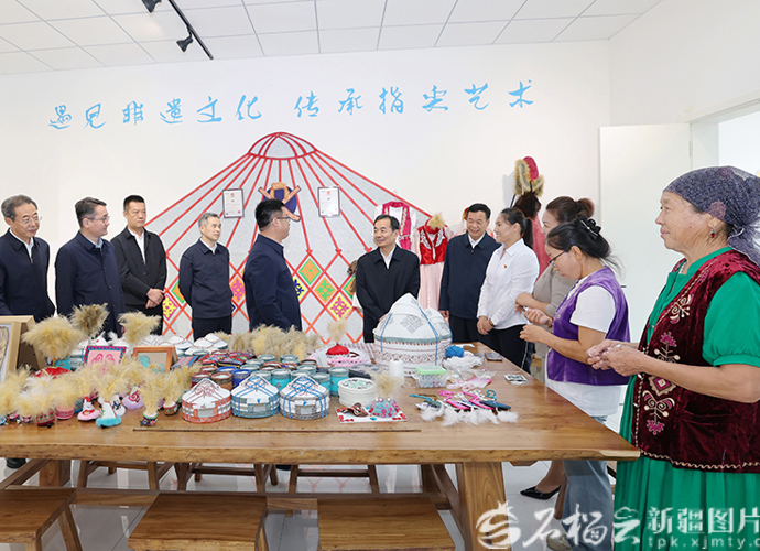 陈小江在阿勒泰地区和兵团北屯市调研