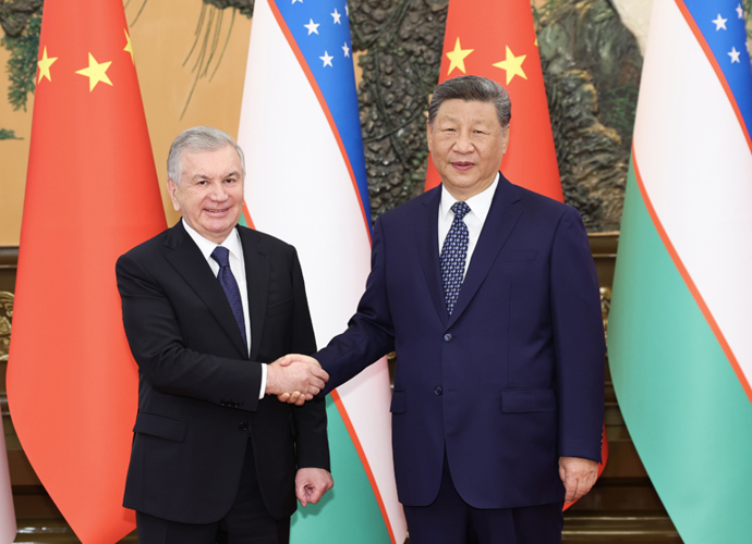 习近平会见乌兹别克斯坦总统米尔济约耶夫