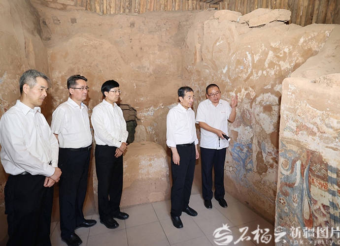 陈小江在吐鲁番市调研