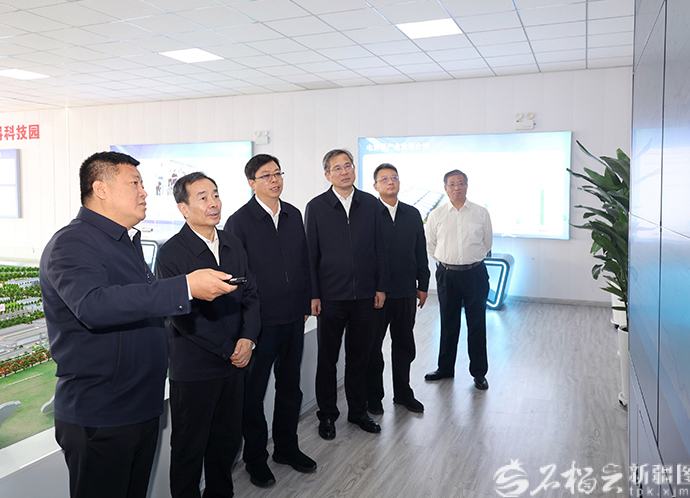 陈小江在塔城地区和兵团白杨市调研