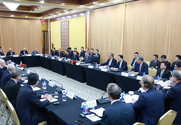 李强同美国友好团体座谈
