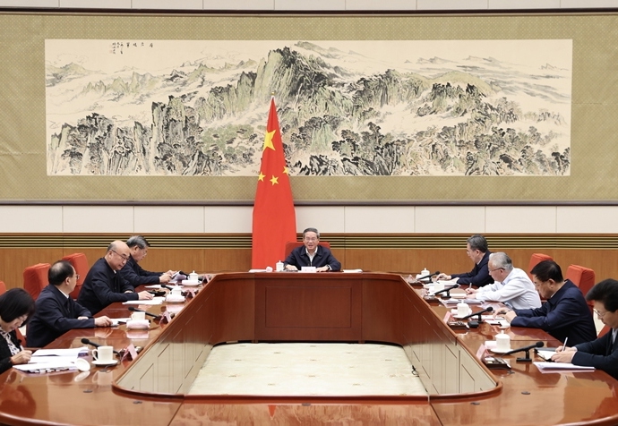 李强主持国务院第十六次专题学习