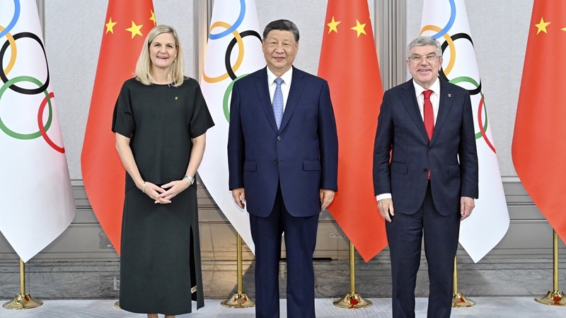 习近平会见国际奥委会主席考文垂和终身名誉主席巴赫