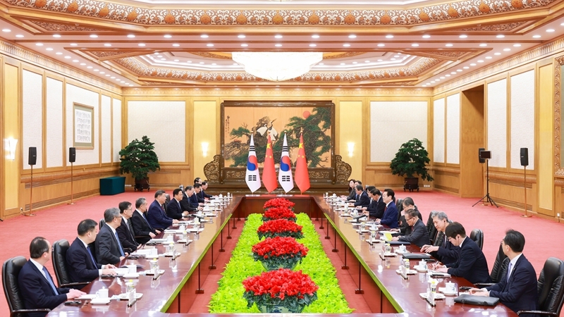 习近平同韩国总统李在明举行会谈