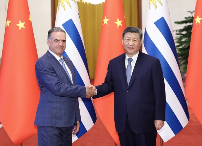 习近平同乌拉圭总统奥尔西举行会谈