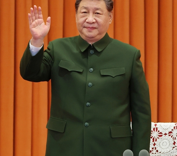 习近平春节前夕慰问部队 向全体人民解放军指战员武警部队官兵军队文职人员预备役人员和民兵致以新春祝福