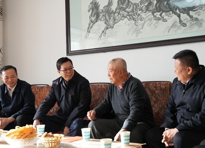 地区领导开展春节前夕走访慰问活动 向全地区各族干部群众致以新春的美好祝福和亲切慰问