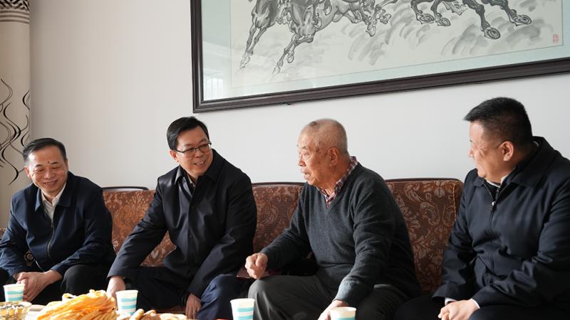 地区领导开展春节前夕走访慰问活动 向全地区各族干部群众致以新春的美好祝福和亲切慰问