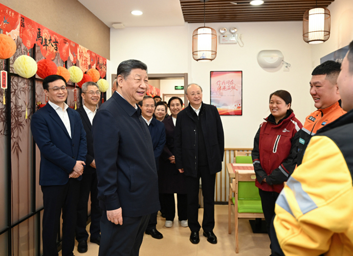 习近平亲切慰问快递小哥