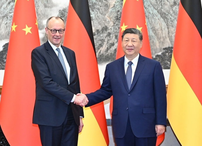 习近平会见德国总理默茨