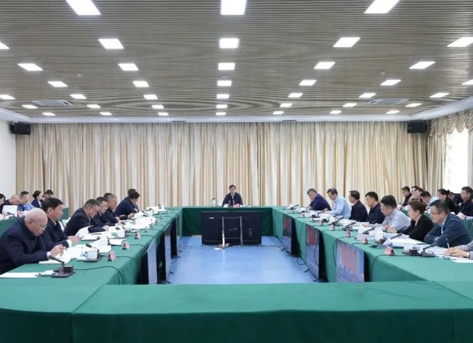 地委召开月度工作点评会