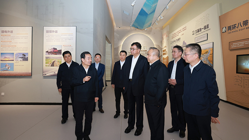 陈小江艾尔肯·吐尼亚孜在自治区自然资源厅和地质局调研座谈