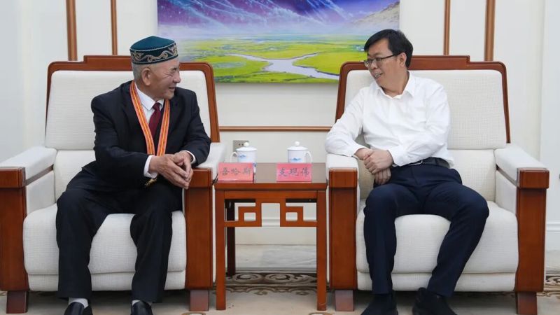 支现伟会见“七一勋章”获得者吾哈斯·苏来曼 充分发挥先进典型示范引领作用 在新征程上努力创造新的更大业绩