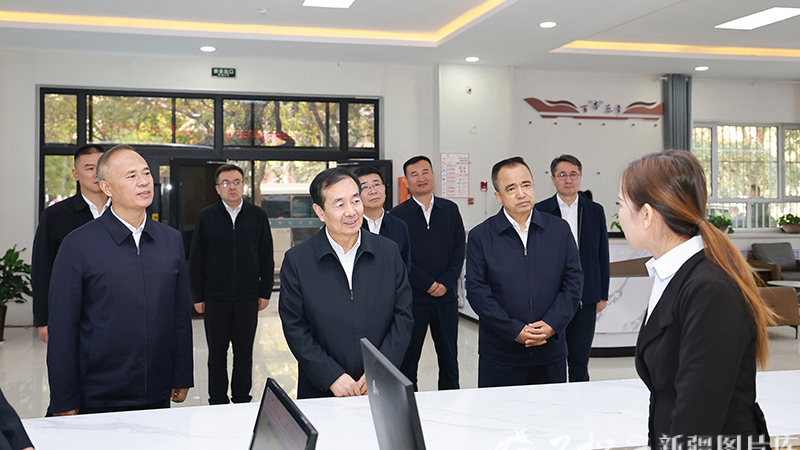 陈小江艾尔肯·吐尼亚孜深入库车市慰问调研